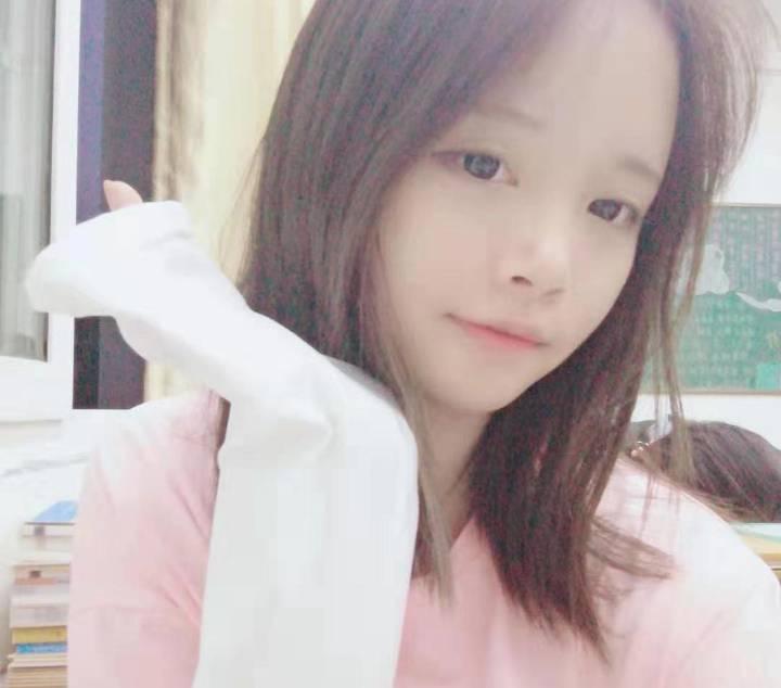 漂亮的妹子乐乐