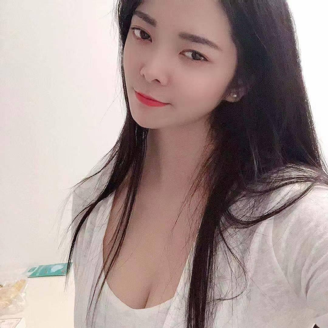 身材很好的一个小姐姐